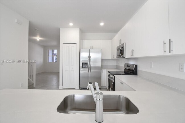 Foto del edificio - 2747 SE 25th Ave