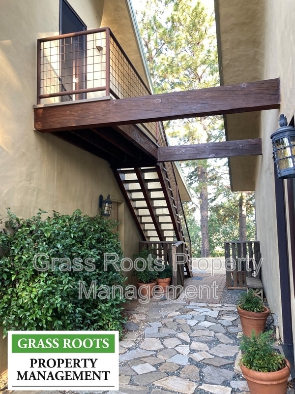 Building Photo - 22912 Montclaire Ct