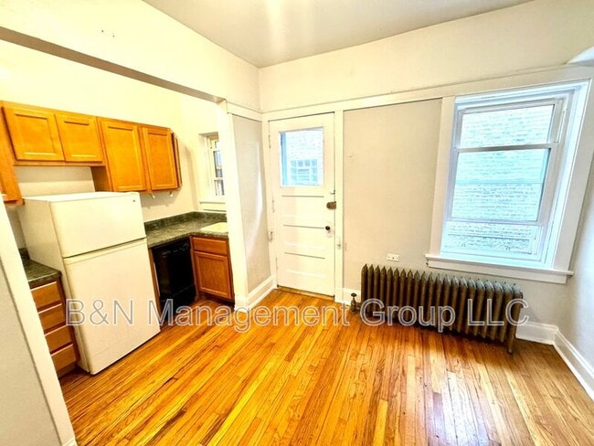 Photo - 1055 W Dakin St Apartment