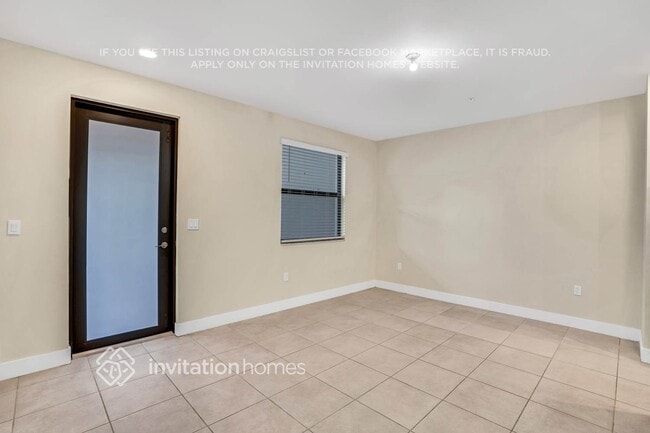 Foto del edificio - 10437 NW 82nd St