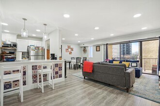 Building Photo - 102 Monroe St