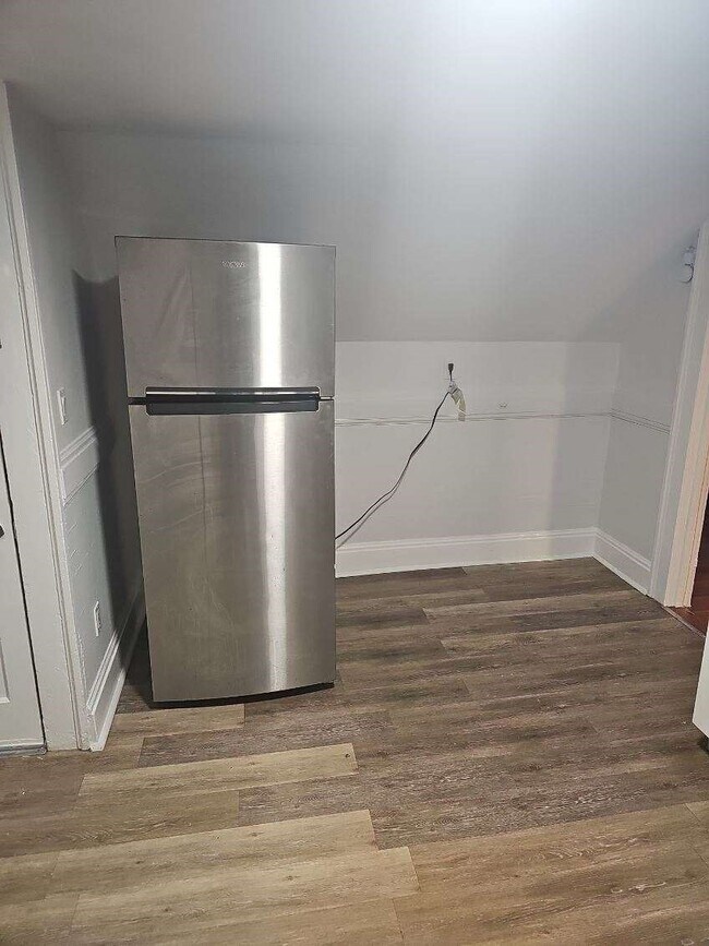 Foto del edificio - 135 Quaker Ln S