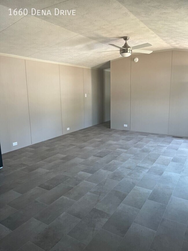 Foto del edificio - 1660 Dena Dr