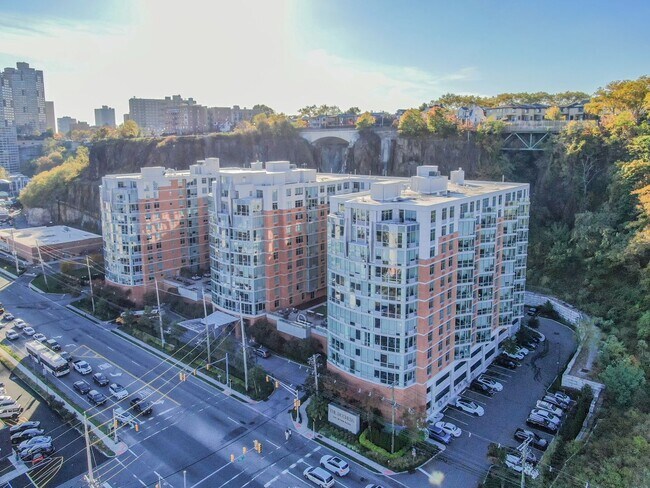Building Photo - 7606 River Rd