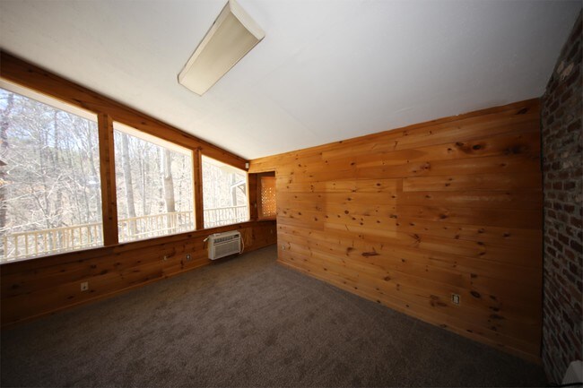 Building Photo - 816 Maple Hill Way