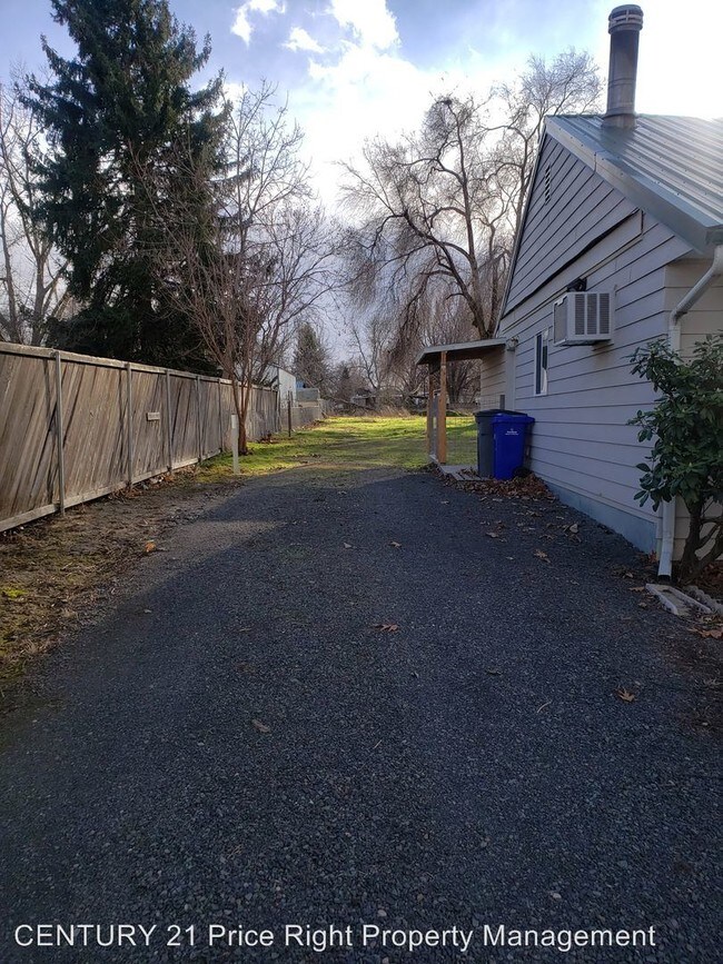 Foto del edificio - 2 br, 1 bath House - 822 Warner Ave