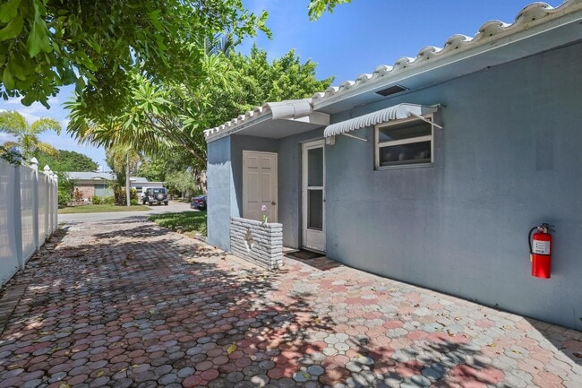 Building Photo - 3208 NE 8th Ct