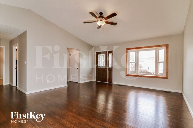 Foto del edificio - 3114 5 Oaks Dr