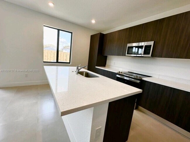 Foto del edificio - 15728 SW 136 Way