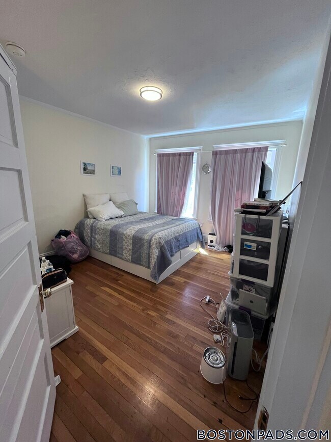 Building Photo - 191 Winthrop Rd