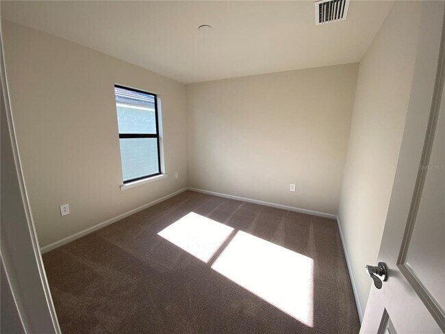 Foto del edificio - 6134 Bluestar Ct