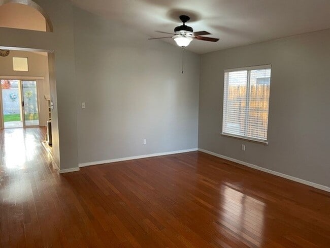 Building Photo - 3025 Starside Dr