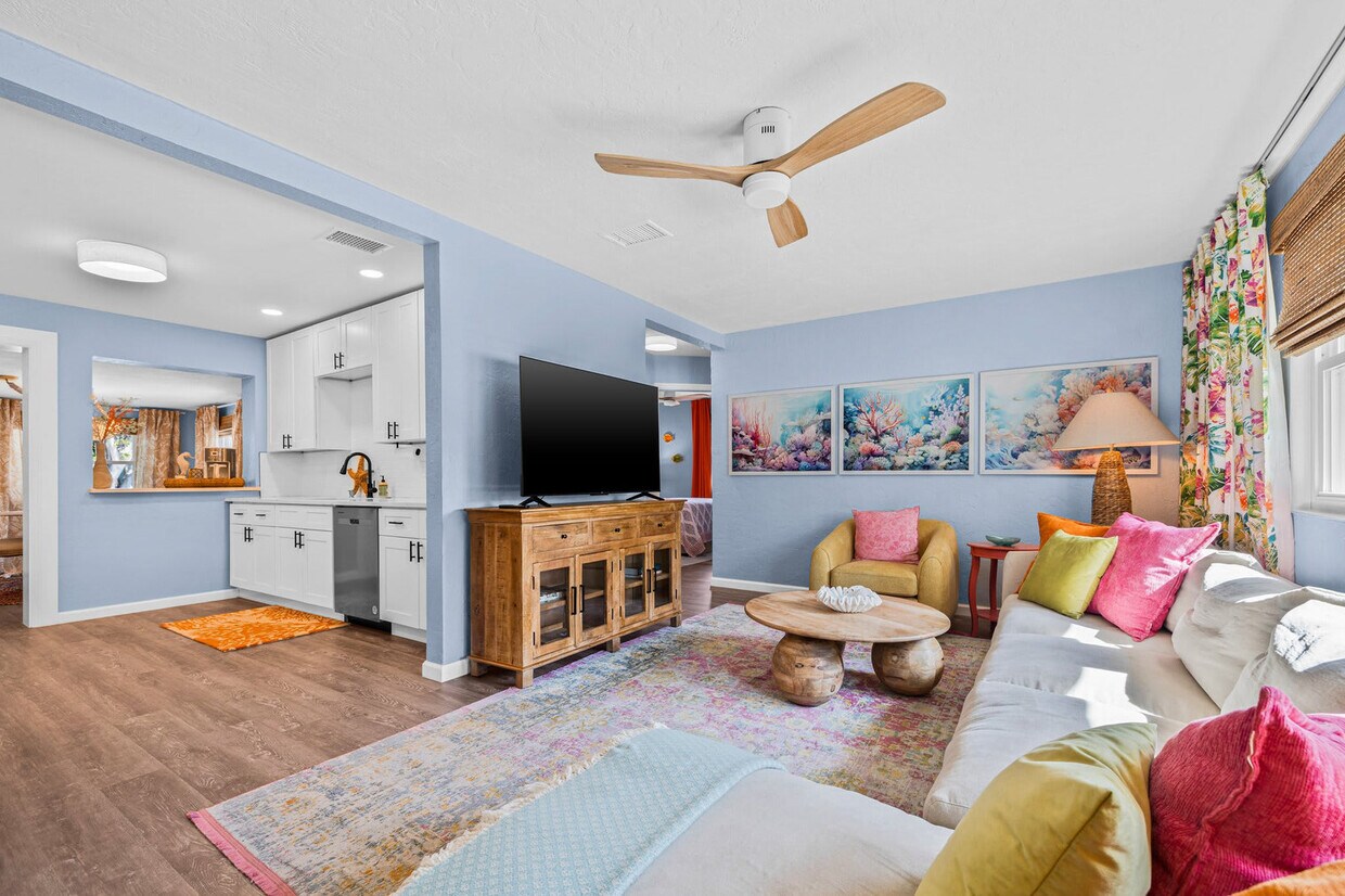 Foto principal - 214 50th St W