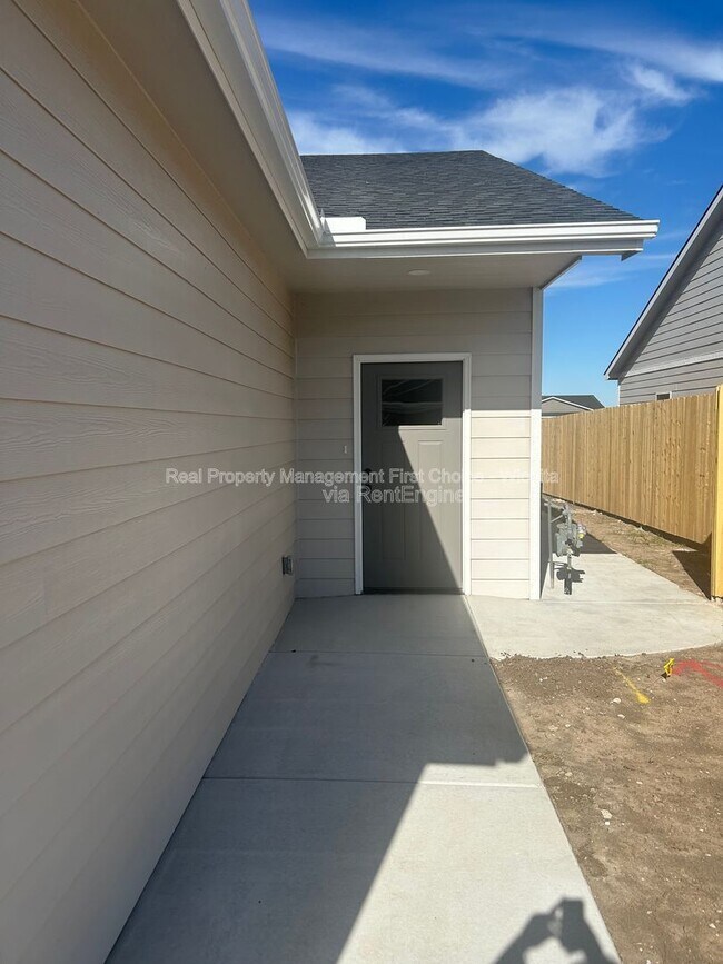 Foto del edificio - 17008 Kashmir St