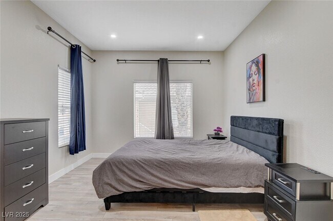 Foto del edificio - 251 S Green Valley Pkwy