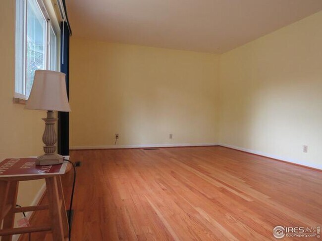 Upper Living - 1336 Fairview Dr