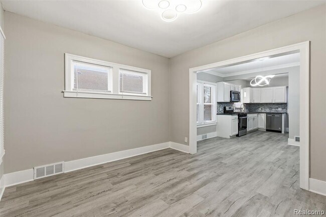 Building Photo - 6433 Globe St