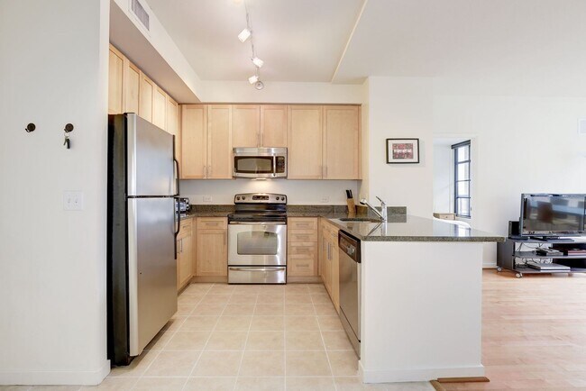 Foto del edificio - Luxurious Fully Furnished 2BR in the Heart of Mount Vernon Triangle!