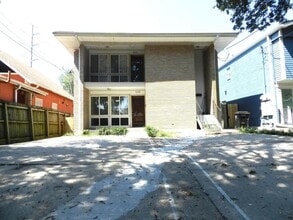 Building Photo - 6602 Bellaire Dr