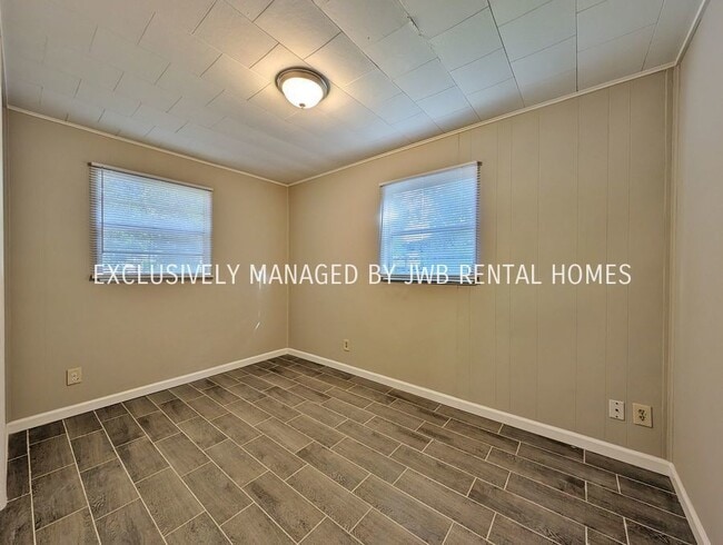 Building Photo - 4453 Melvin Cir E