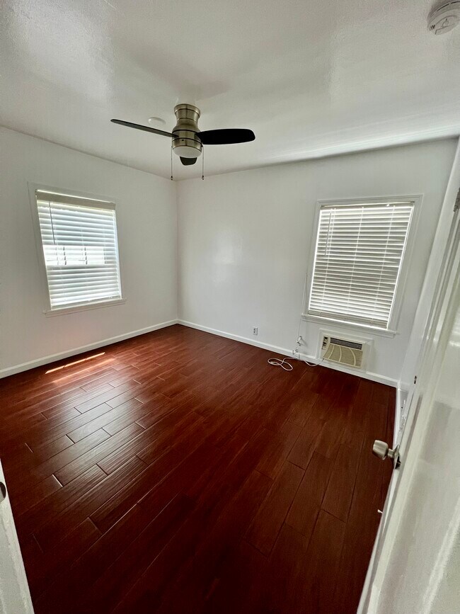 Building Photo - 1809 S Orange Dr