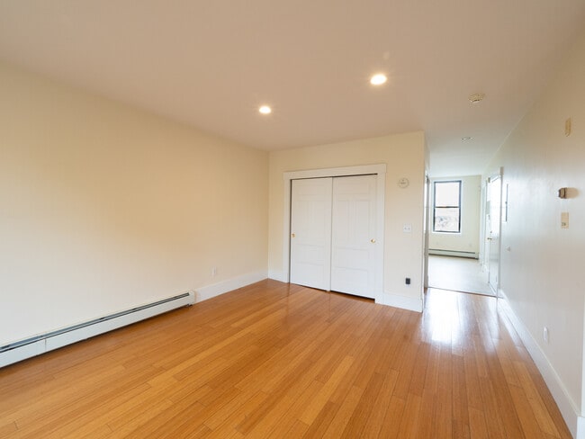 Building Photo - 27 Fort Ave