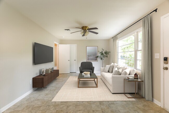 Building Photo - 241 Lake Dr NE