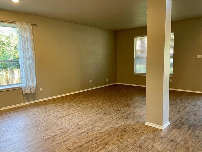 Building Photo - 3102 Blue Ridge Dr