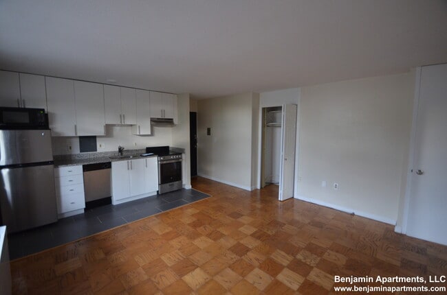 Building Photo - 125 Trapelo Rd