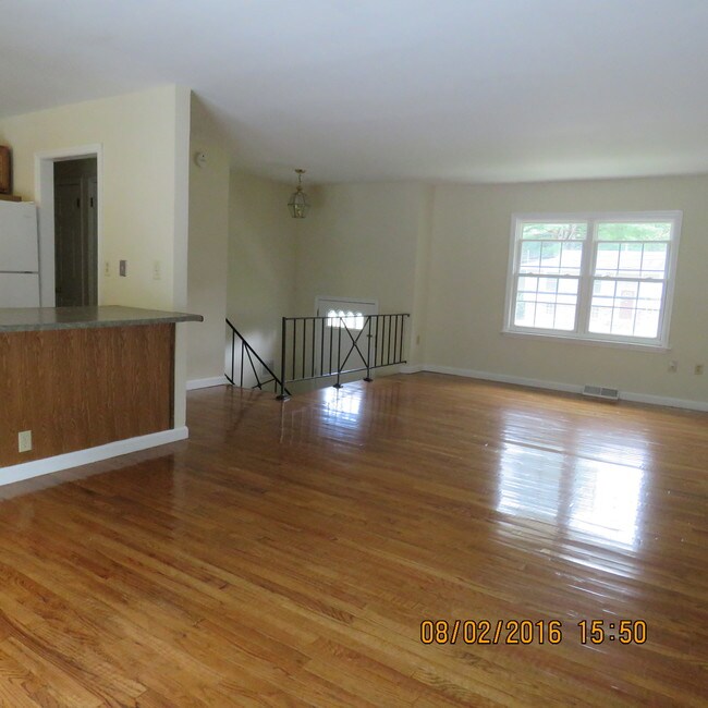 Foto del edificio - 2 Marjorie Dr