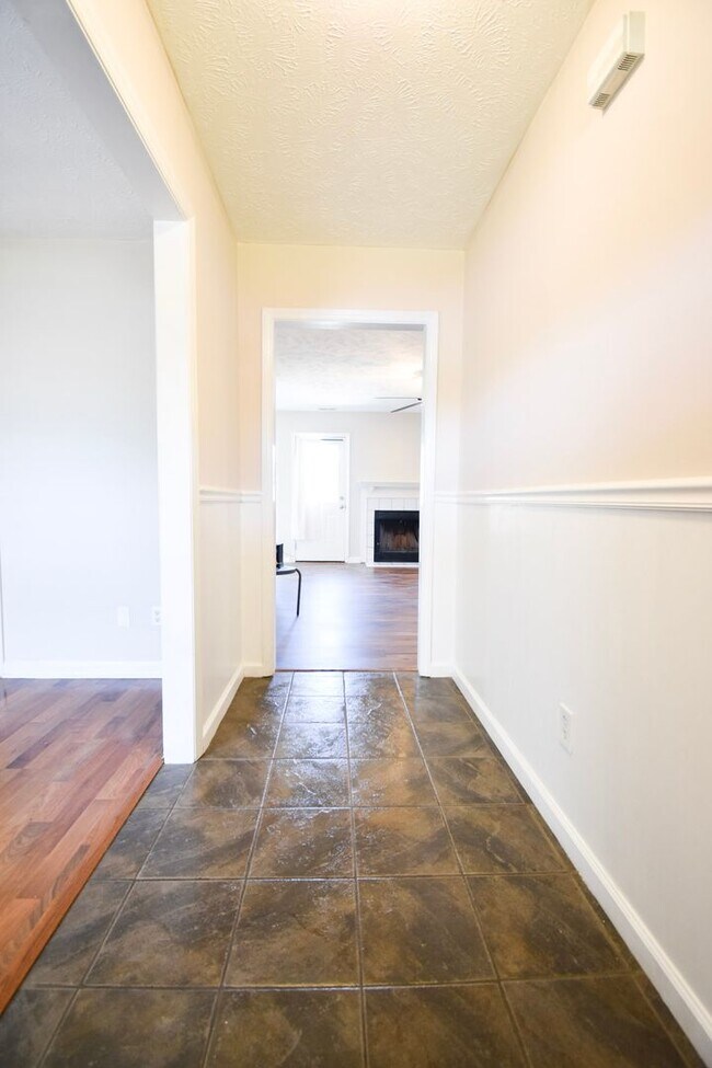 Foto del edificio - 3 Bedroom 2 Bath Home-(PETS CONSIDERED)