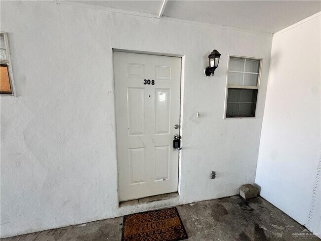 Foto del edificio - 1804 Oasis Dr