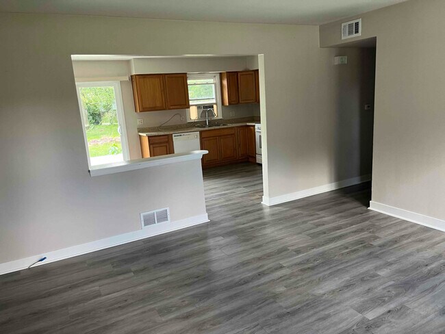 Foto del edificio - 8208 Cameo Dr