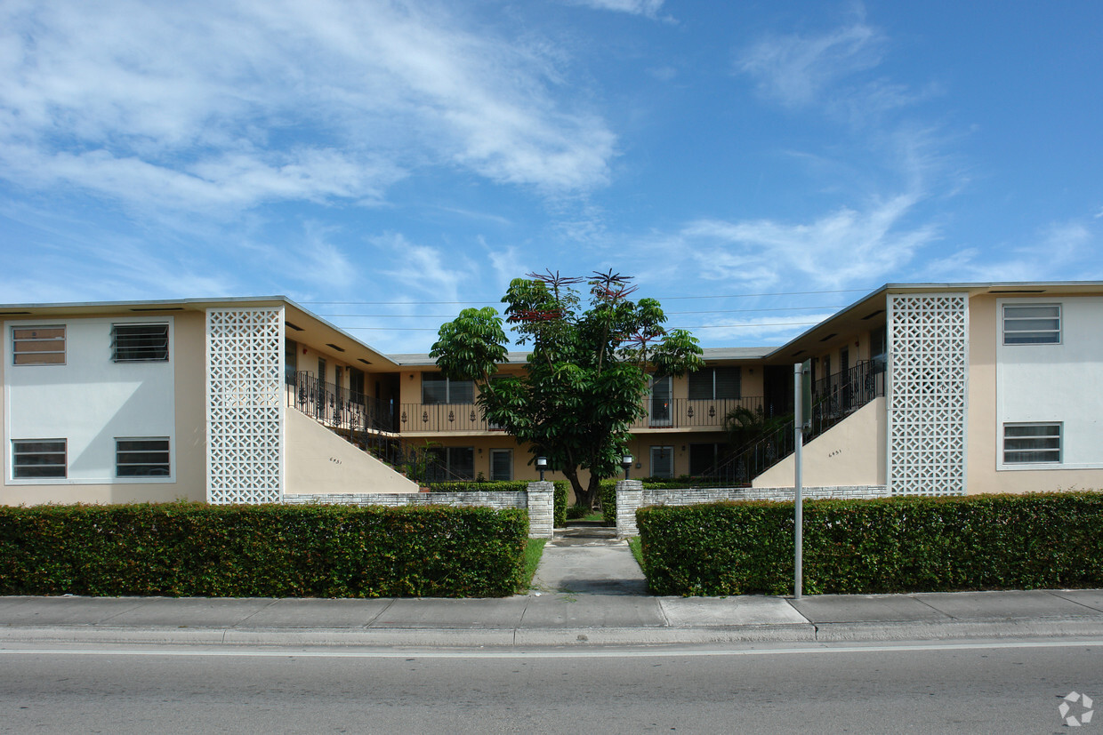 Building Photo - 6451 W Flagler St