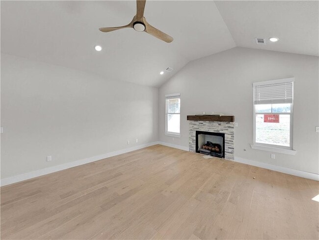 Building Photo - 4843 Farmhouse St