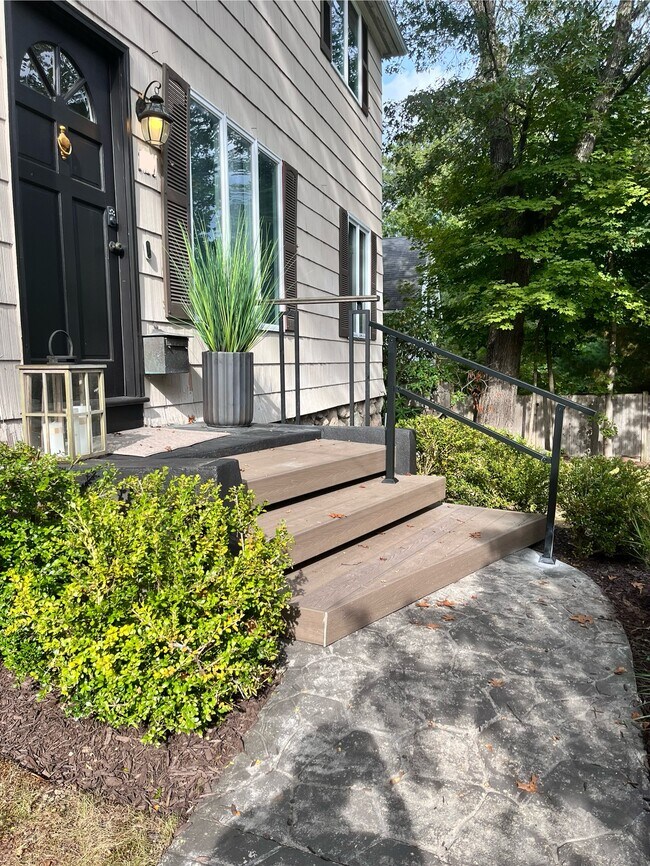 Foto del edificio - 127 Manor Ave