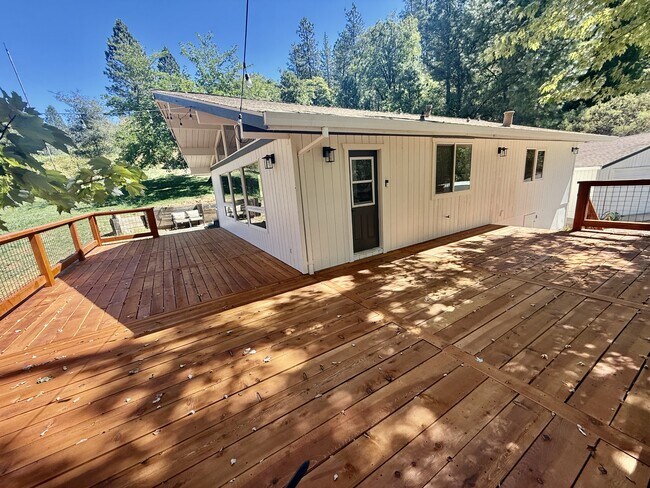 Building Photo - 12392 Bitney Springs Rd