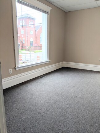 Building Photo - 501 N Walnut St