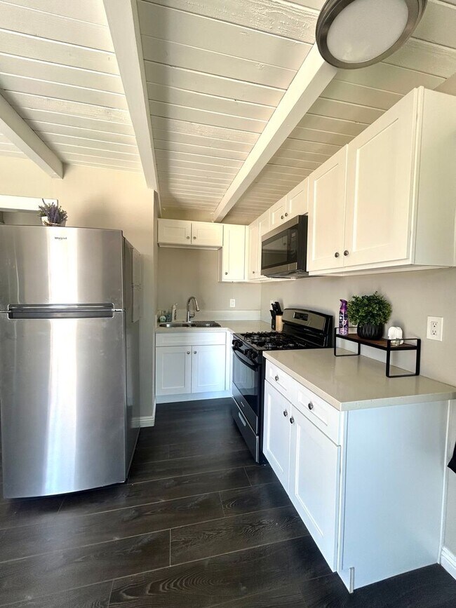 Building Photo - 6558 Juniper Ave