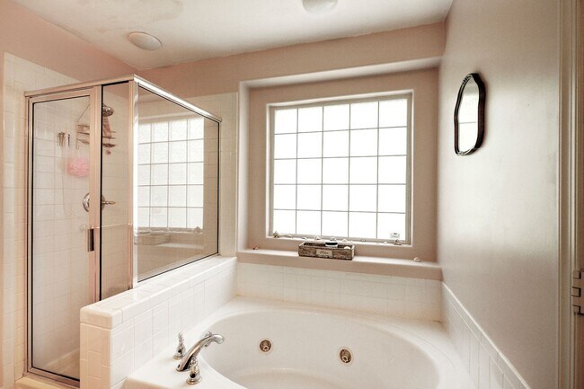 Foto del edificio - Call Sabrina Thomas Office at 757-767-0767 for more information