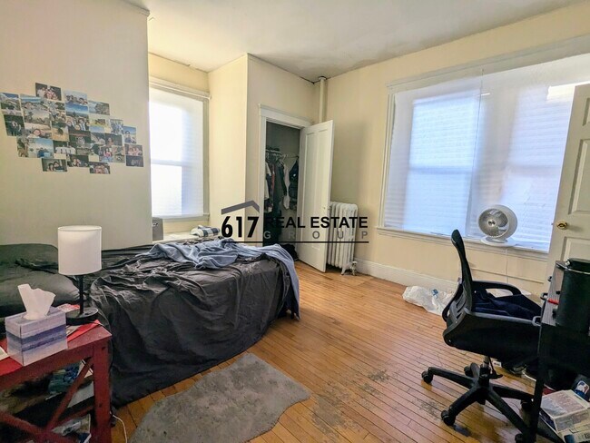 Building Photo - 54 Egmont St