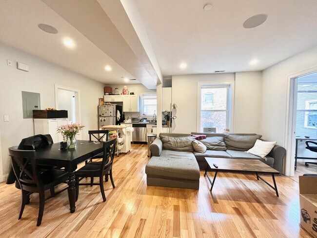 Foto del edificio - 721 Parker St