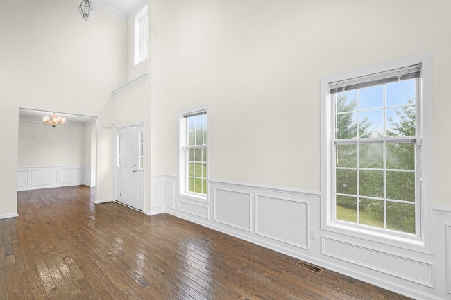 Building Photo - 2 Greenwich Ct
