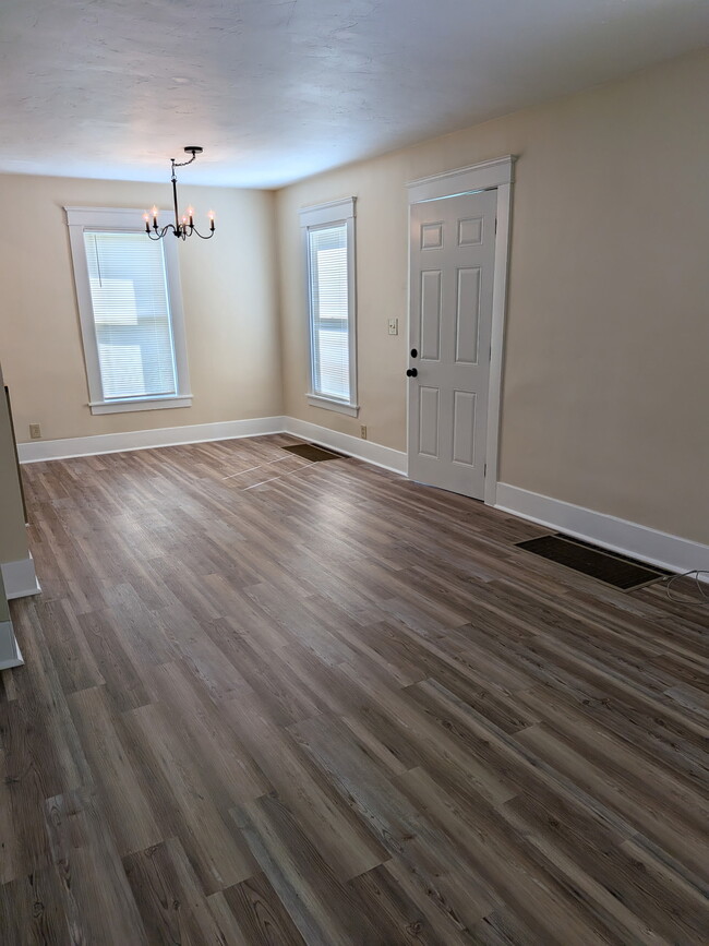 Dining Area - 2214 Hamilton Rd