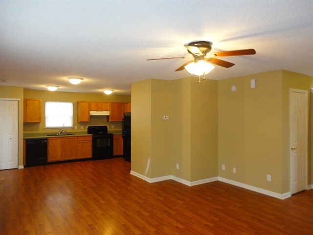 Foto del edificio - 2525 Summerwood Lane