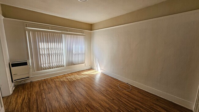 Foto del edificio - 1326 W 11th St