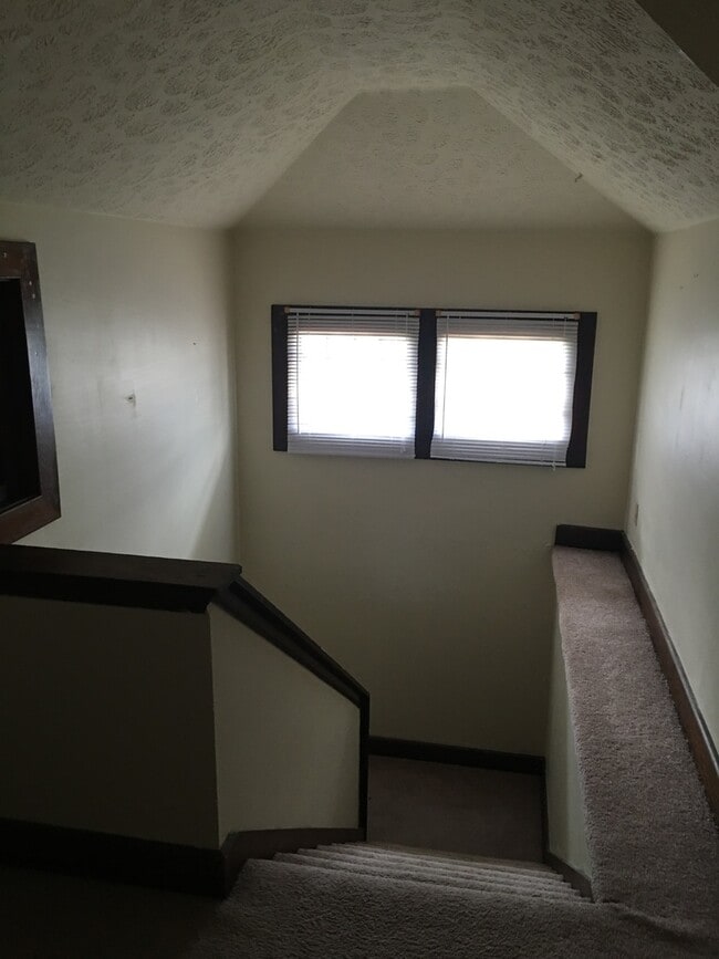 Building Photo - One Bedroom East End Apartment within walking distance to the Capital