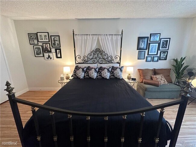 Foto del edificio - 1 br, 1 bath Condo - 1745 Camino Palmero S...