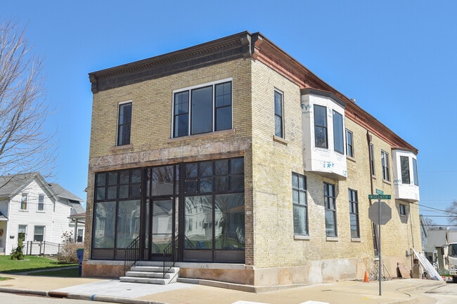 Esquina del exterior del edificio - 104 E Prospect St