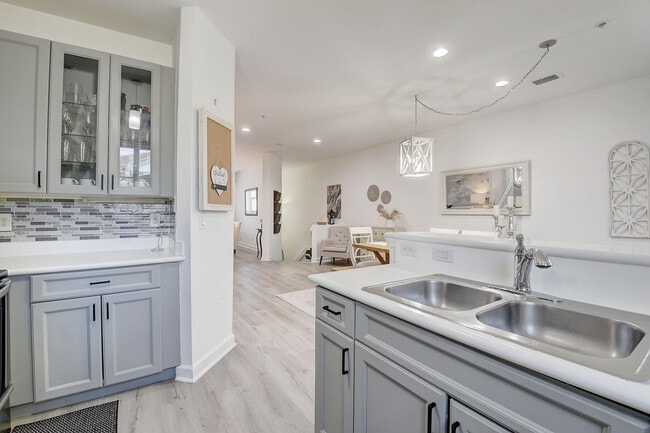 Foto del edificio - 525 Bayfront Dr